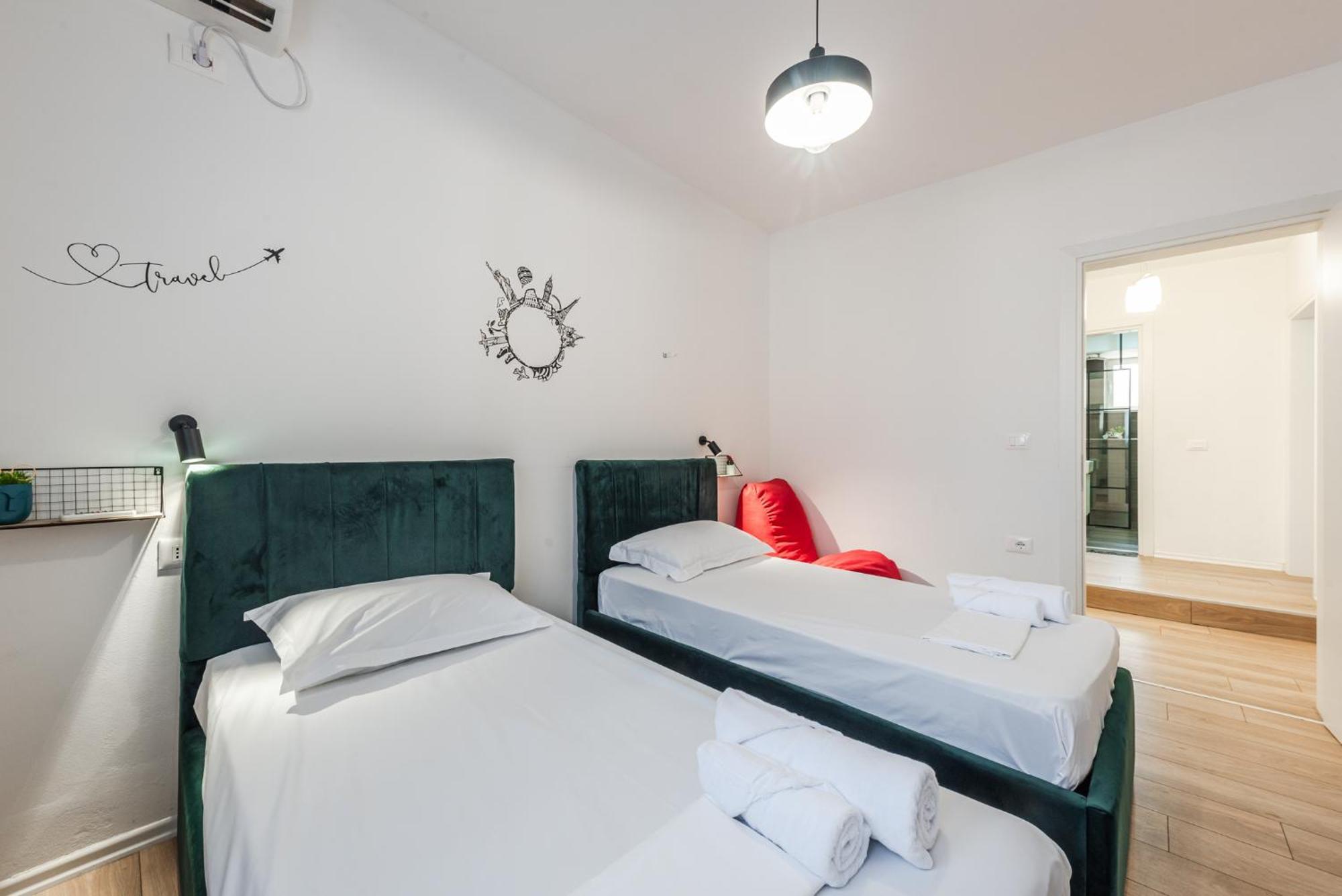Noir Apartment By Kondo Stays Tirana Exterior foto